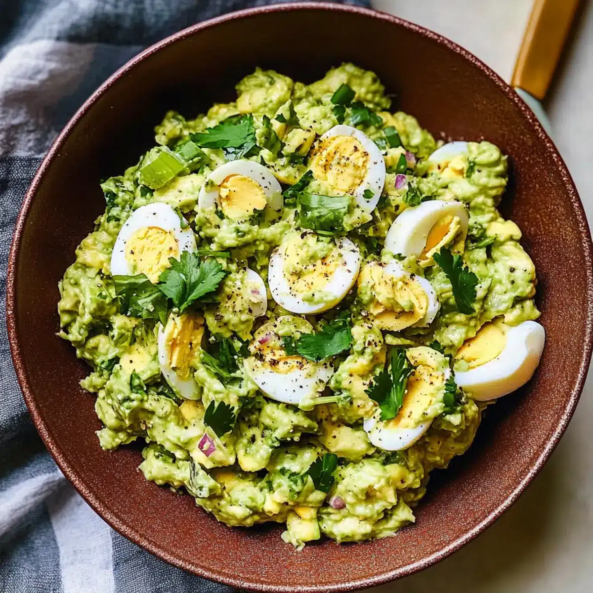 Kräuter Avocado Eier Salat